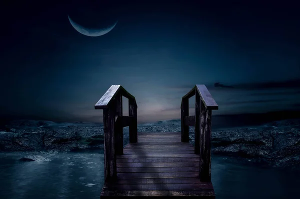 Dřevěný Most Noci Půlměsíce Krásně — Stock fotografie