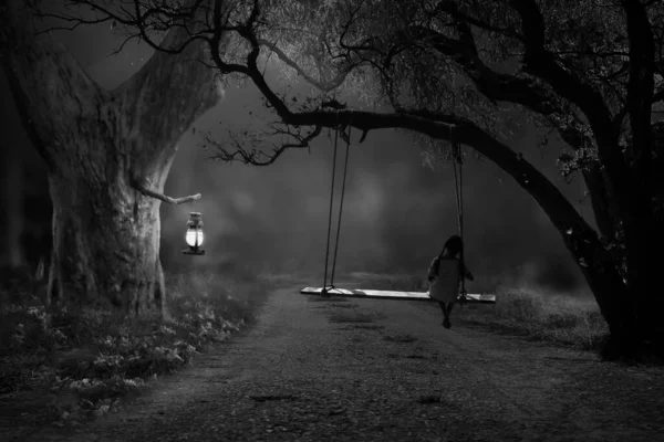 Elektriksiz Kırsal Siyah Beyaz Bir Resim Yalnız Bir Gecede Yavaş — Stok fotoğraf