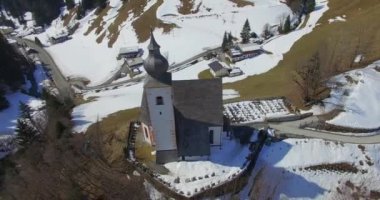 Berg Kirche Schigebiet Dienten im Hochkoenig, Salzburg, im kış, Avusturya Alpen