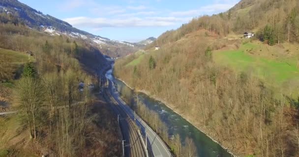 Volando sobre los Alpes de Austria, Vista Aérea de Salzburgo . — Vídeos de Stock