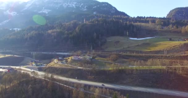 Vliegen over de Alpen van Oostenrijk, Salzburg luchtfoto. — Stockvideo