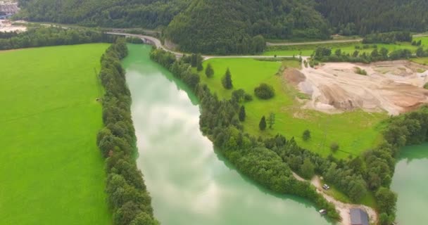 Вид с воздуха озеро Клаус, Верхняя Австрия, Австрия — стоковое видео