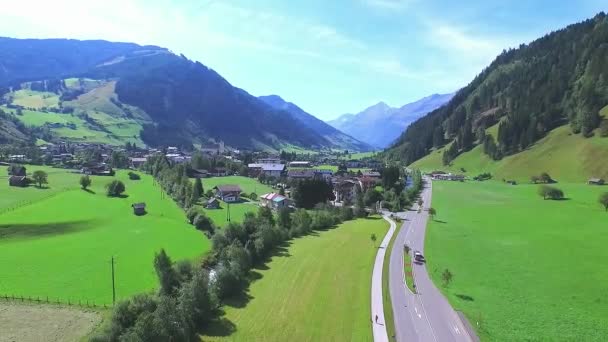 Vista aérea, Panorama del valle del Rauris en Salzburgo, Austria — Vídeo de stock