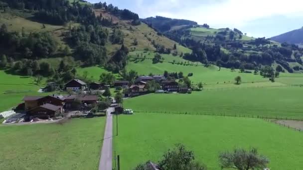 Flygfoto, Panorama över dalen Rauris i Salzburg, Österrike — Stockvideo