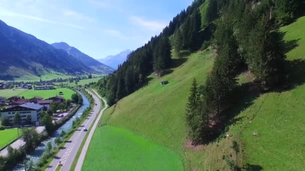 Flygfoto, Panorama över dalen Rauris i Salzburg, Österrike — Stockvideo