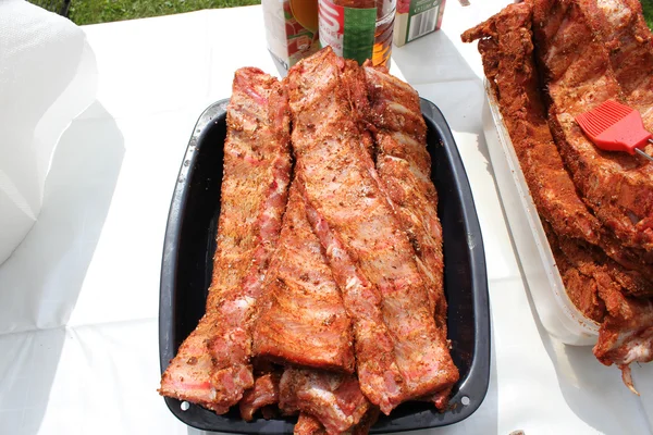 Barbecue, spare ribs, flames grilling  on the bbq — Stock Photo, Image