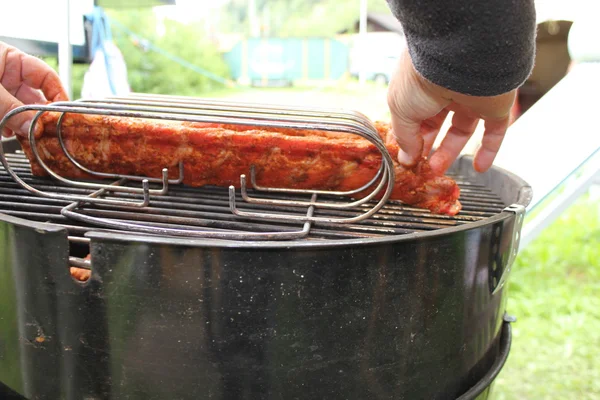 Barbecue, spare ribs, flames grilling  on the bbq — Stock Photo, Image