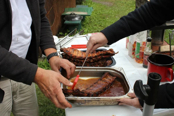 Barbecue, spare ribs, flames grilling  on the bbq — Stock Photo, Image