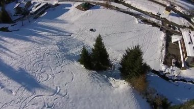 Kayak Merkezi, kış güneş kar ve Avusturya Alplerinde dağlarda. Havadan görünümü.