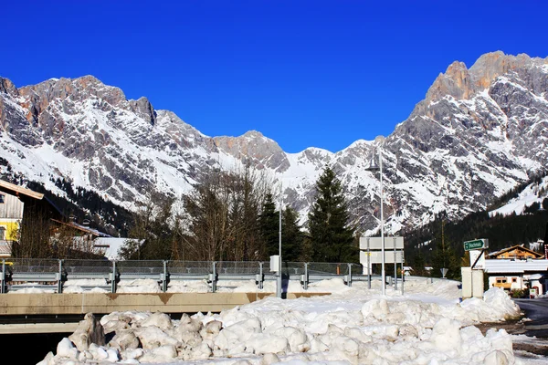 Winter Oostenrijk berg in de Alpen — Stockfoto