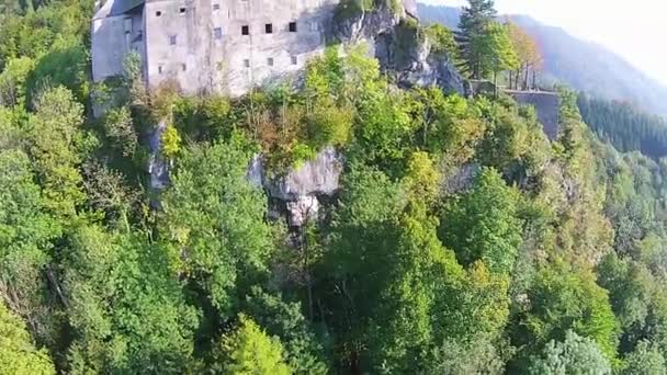 Antiguo castillo en Austria. aéreos — Vídeo de stock