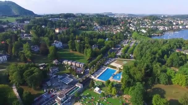 Gmunden, Traunsee, Lake Oostenrijk zomer — Stockvideo