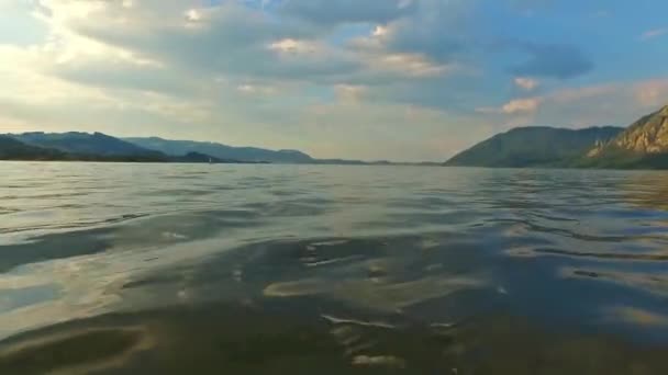 Traunsee, yaz, dağ gölü (Avusturya). — Stok video