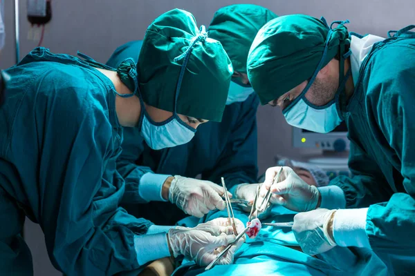 Doctors Treating Patients Operating Rooms Equipped Modern Medical Equipment Surgeon — Stock Photo, Image