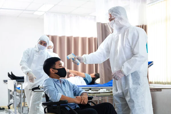 Doctor Protective Clothing Testing Patient Virus Hospital Examination Room — Stock Photo, Image