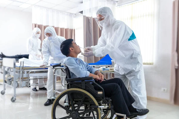 Doctors Staff Prevent Covid Checking Treating Patients Controlled Area State — Stock Photo, Image