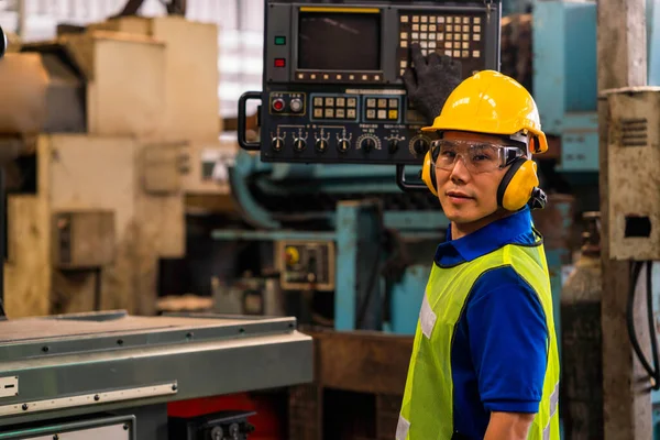 Professional Technicians Controlling Industrial Machinery Online Engineer Working Control Robot — Stock Photo, Image