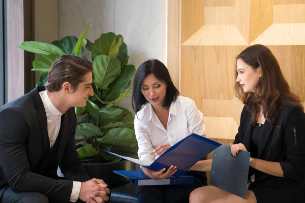 Young Businessman Business Women Meeting Coffee Shops Working Space — Stock Photo, Image