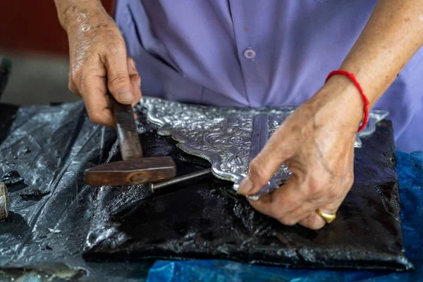 Artesanos Haciendo Cubiertos Silvermaker Herramientas Platería Lugar Trabajo Plata Platero — Foto de Stock