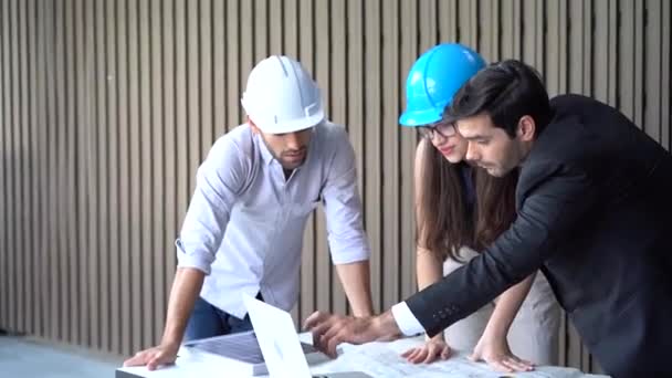 Inženýr Architekt Podnikatel Pracující Inženýrském Projektu Skupina Mladých Podnikatelů Kteří — Stock video