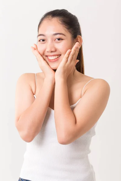 Aziatische Vrouw Pronkt Met Mooie Huid Aziatische Schoonheid Huidverzorging Vrouw — Stockfoto