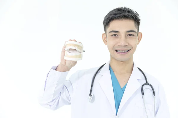 Atractivo Médico Masculino Con Cepillo Dientes Médico Sonriente —  Fotos de Stock