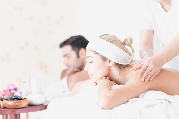 Young Happy Couple Relaxing Spa Salon Couple Spa Salon Lying — Stock Photo, Image