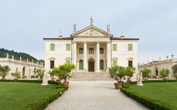 Виченца, Италия - вилла Корделлина Ломбарди, построенная в 18t — стоковое фото