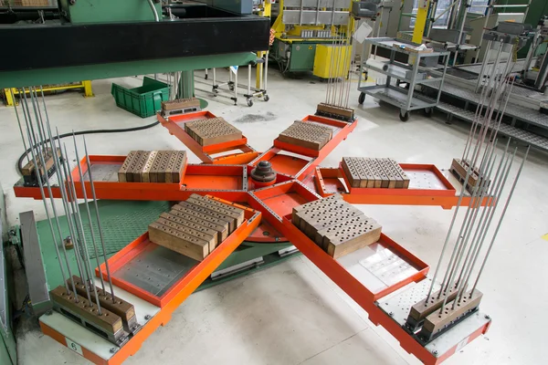 Rotary platform on which the press deposits the aluminum fins. — Stock Photo, Image