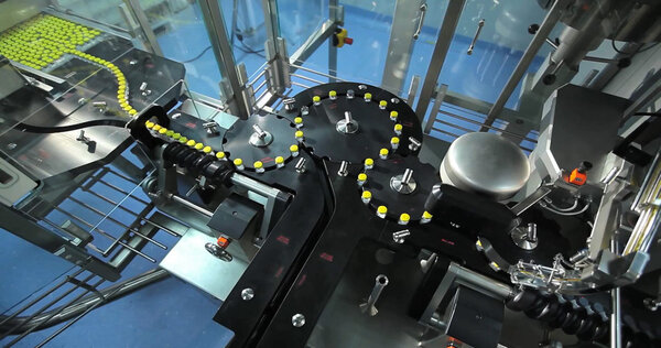 Автоматизированная линия для сортировки бутылок с лекарствами
.