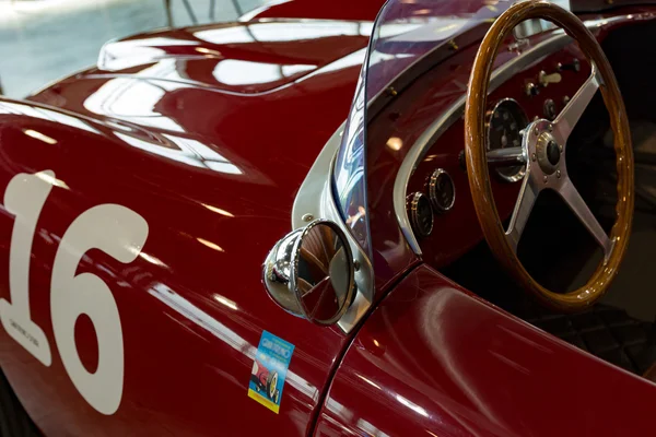 Rojo carrera histórica de coches . — Foto de Stock