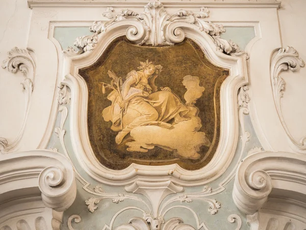 The ornament of fireplace hood in classical villa. — Stock Photo, Image