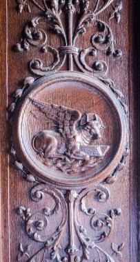 St Luke Evangelist temsil eden kanatlı öküz.