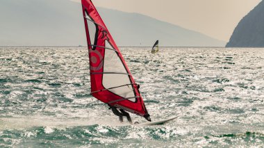 Rüzgar Sörfü Lake Garda, İtalya.