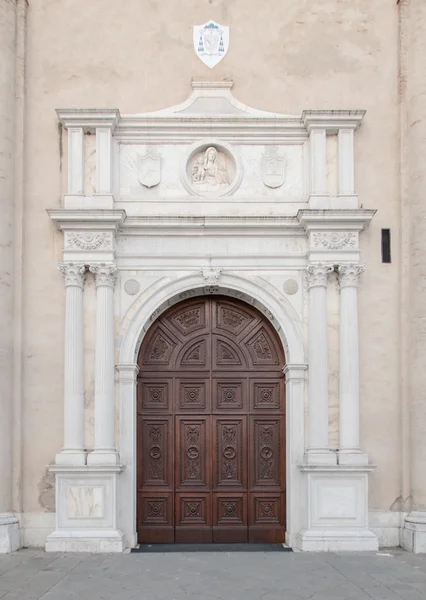 Portail en marbre de style gothique Renaissance du dôme de Montagn — Photo