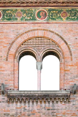 Tirizli Ortaçağ penceresi bir çerçeve olarak uygun.