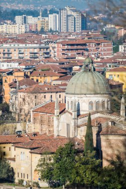 St Giorgio Braida kilisede ve modern dis arka planda