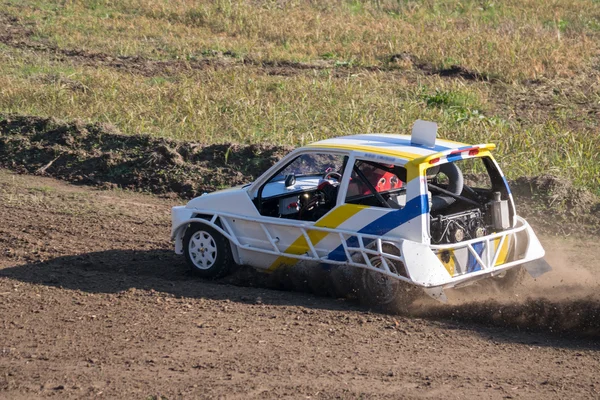 Samochód podczas "stock car krzyż" wolna demostration. — Zdjęcie stockowe