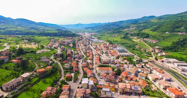 San Giovanni Ilarione, Ita yakınındaki Alpone Vadisi'nin havadan görünümü — Stok fotoğraf