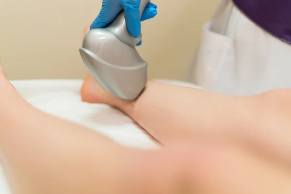 Endovenöz lazer tedavisi Varis tedavisi için.