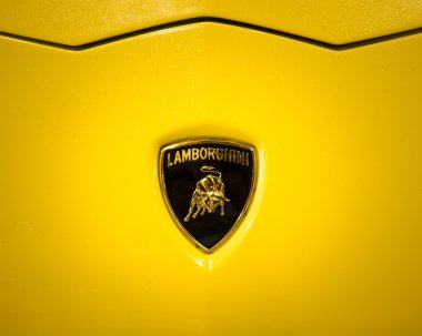 Bir boğa ya da Toros Lamborghini logosu gösterir.