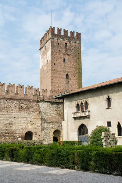 Praça interior do antigo castelo em Verona — Fotografia de Stock