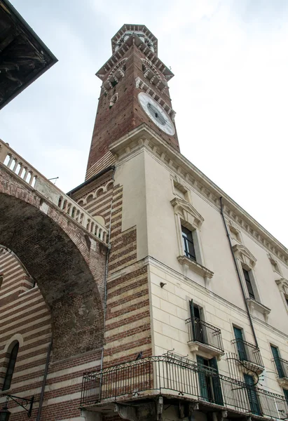 Lamberti věž pohled z Piazza dei Signori — Stock fotografie