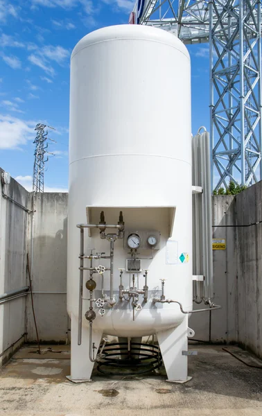 Резервуар жидкого азота — стоковое фото