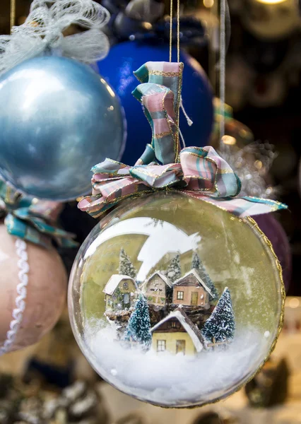 Decoratieve kerstballen — Stockfoto
