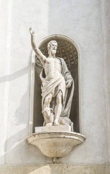 Lazise (Italie) - Église des SS. Zeno et Martino - statue — Photo