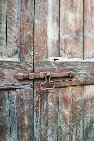 Nachtslot op houten deur — Stockfoto
