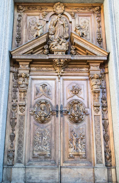 Esculpido portal de madeira — Fotografia de Stock
