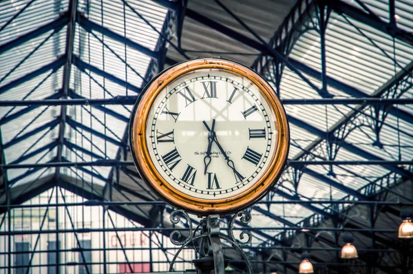 Golden clock — Stock Photo, Image