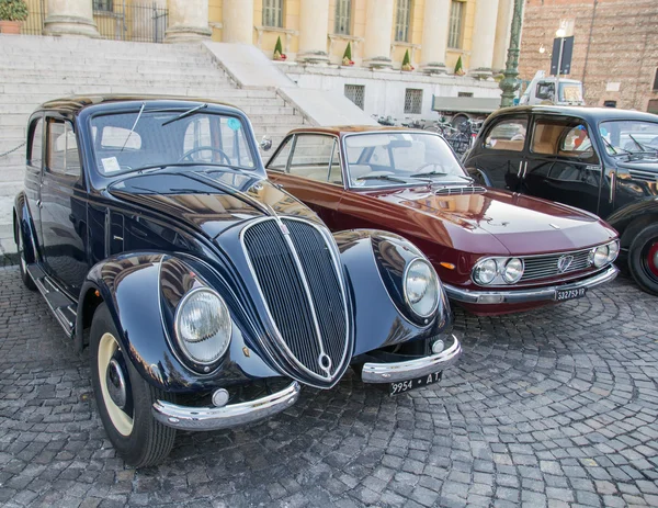 Coches clásicos vintage — Foto de Stock